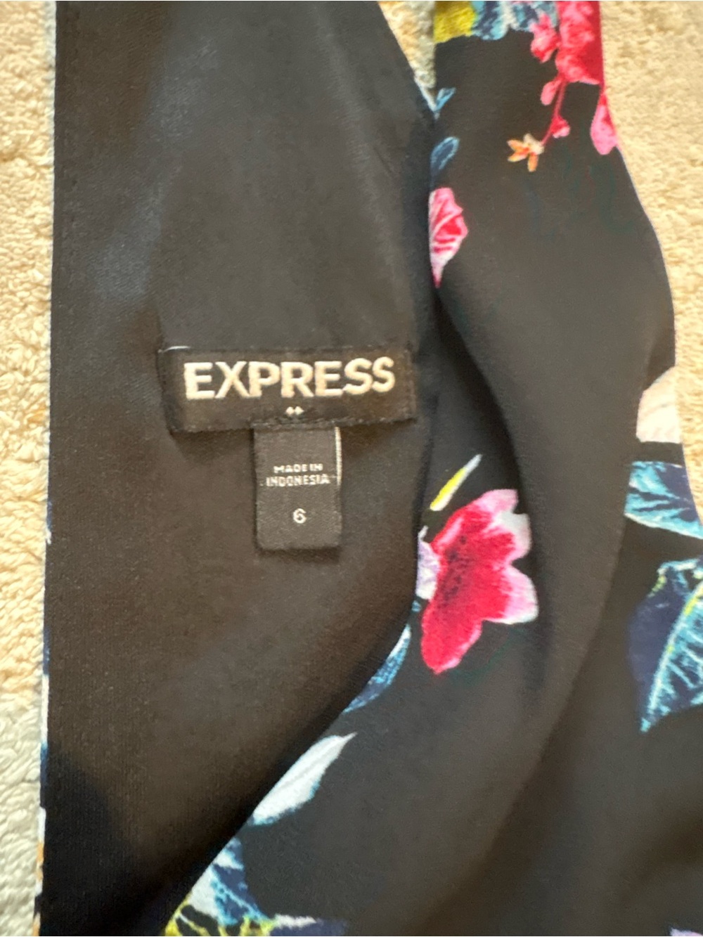 Express Floral Halter Tie Waist Romper With Pockets Size 6 - Picture 6 of 11